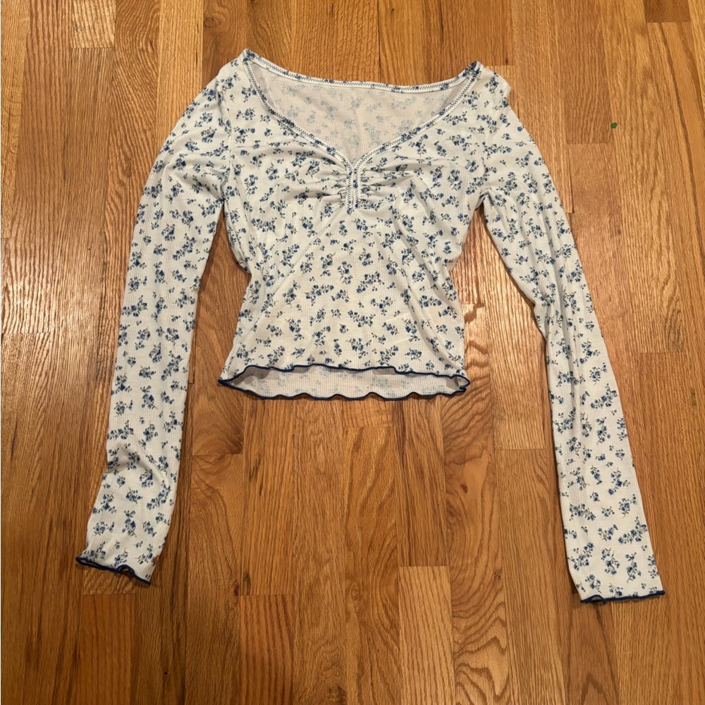 Forever 21 Blue and White Floral Long Sleeve Top